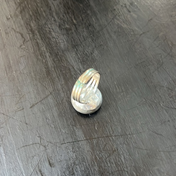 Round statement ring silver toned base glass top with green amber swirl pattern - Picture 8 of 8